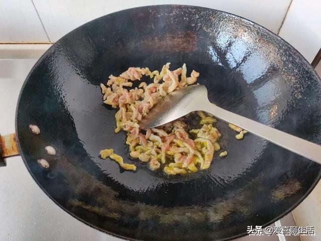 笋丝炒肉最正宗的做法，笋干丝炒肉的做法大全（多做这一步的竹笋炒肉丝）