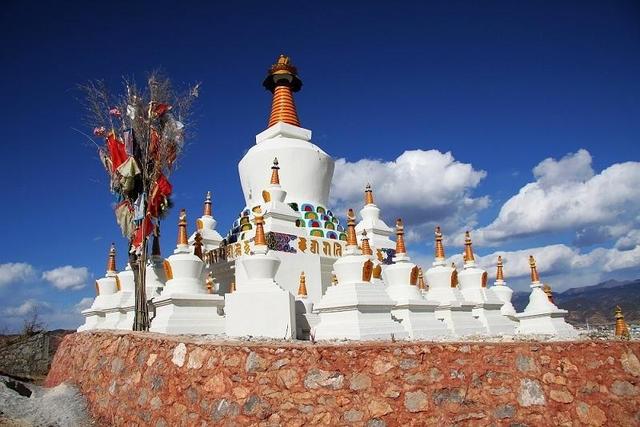 青栀如初是什么意思，青栀如初怎么读（香格里拉景点）