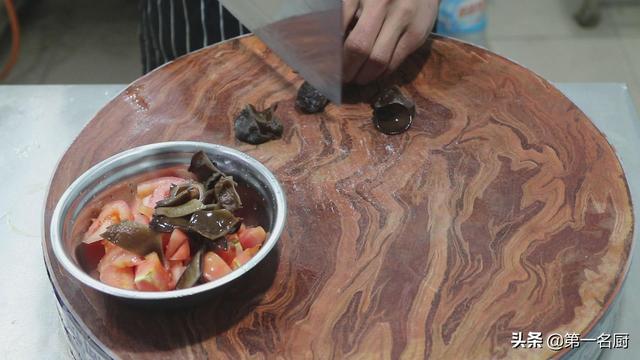 酸辣鸡蛋汤的做法，鸡蛋酸辣汤的家常做法（看看大厨都用的啥配料）