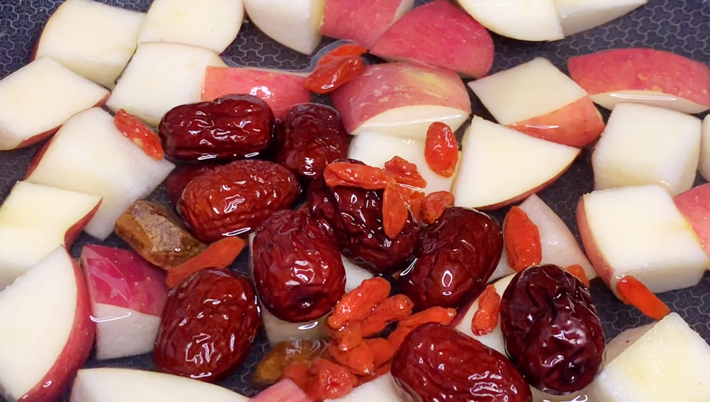 图片[4]-【苹果红枣汤】做法步骤图 营养美味 全家人都可以吃-起舞食谱网