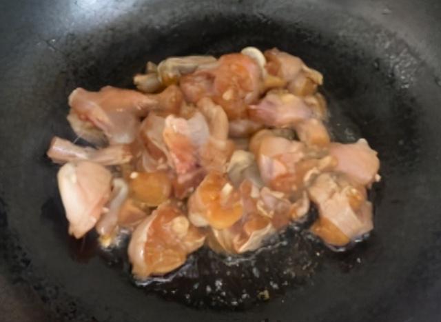 铁板牛蛙怎么做才好吃，干饭人不能错过的肉类美食