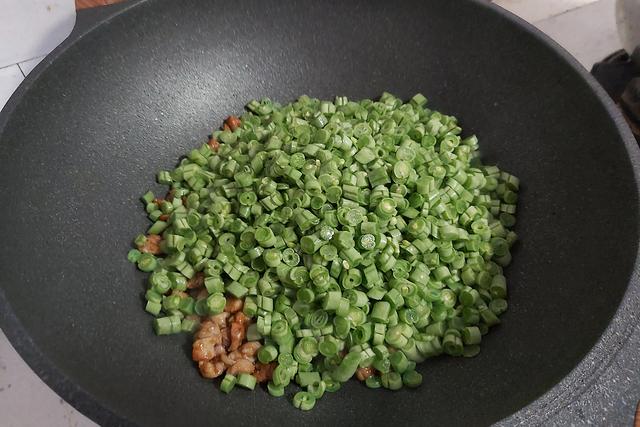 芸豆包子的做法，芸豆香菇馅包子的家常做法（教你东北芸豆包子的做法）