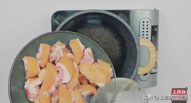 猪蹄怎么炖好吃，清汤猪蹄怎么炖好吃（猪蹄学会这样炖）