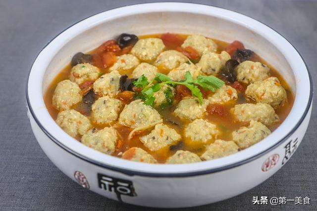 豆腐丸子的家常做法，家常自制肉丸子的做法（随便一煮根本不会散）