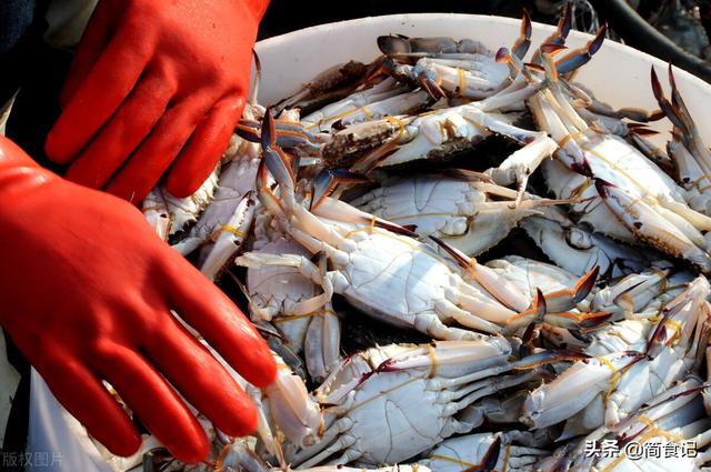 大闸蟹怎么保存，大闸蟹放冰箱怎么保存（大厨：直接放冰箱是大错）