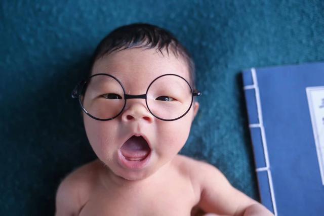 胡的谐音名字寓意好，胡字谐音的词语（——写给刚出世的孙子）