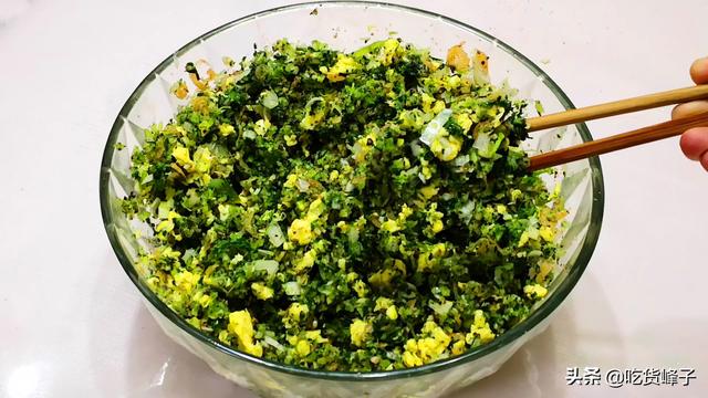 芹菜馅饺子芹菜用焯水吗，芹菜包饺子要不要焯水（我家最爱这样调馅）