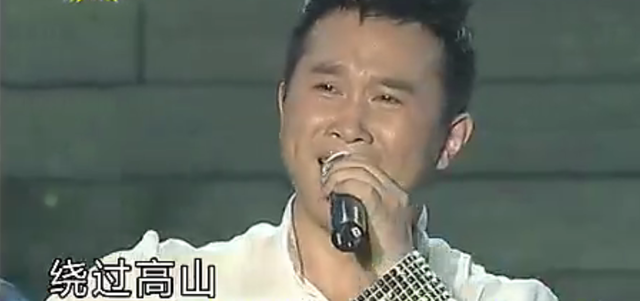 一条小河歌词，著名军旅歌唱家金波鸟巢演唱会歌曲