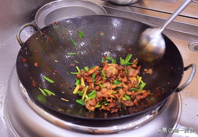 回锅肉怎么做，正宗的回锅肉怎么做（传统名菜“回锅肉”家的味道）