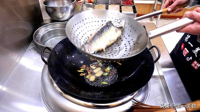 鲫鱼汤怎么熬出奶白色，怎样熬出奶白色鲫鱼汤（是开水和冷水的关键吗）