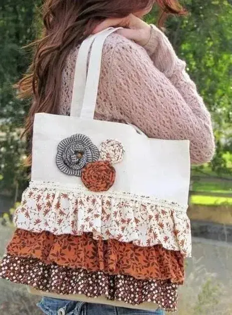 旧衣服改造妙招有哪些这样做简单又，旧衣服改造妙招有哪些这样做简单又漂亮（家里的旧衣物别扔）