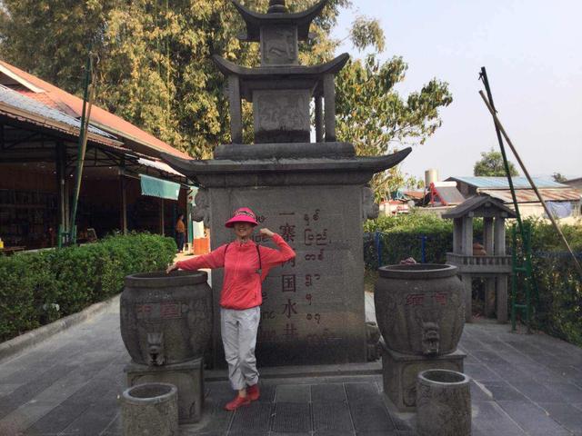 云南瑞丽一寨两国，云南瑞丽游（云南德宏州瑞丽市中国缅甸一寨两国啥样）