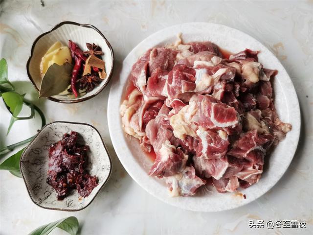 红烧牛腱子怎么做好吃，红烧牛腱子怎么烧好吃（做出的牛肉颜色红亮、软烂入味）