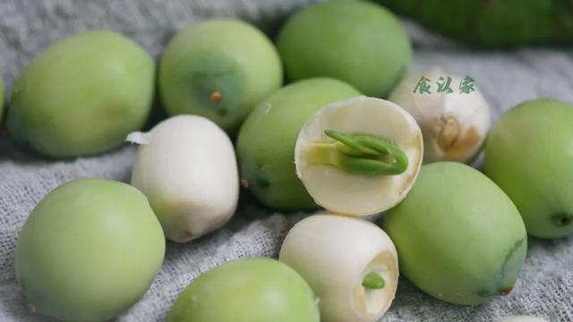 女性吃莲子好处和坏处，干莲子的正确食用方法（吃新鲜莲子）