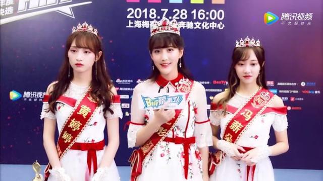 谁都别说让我一个人躲一躲歌名，谁都别说让我一个人躲一躲歌名什么意思（如今又发图裁掉另一位正主）