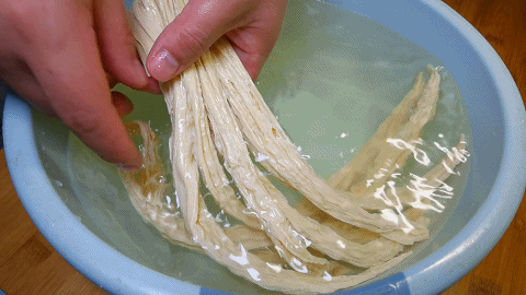 腐竹怎么拌凉菜好吃，腐竹凉拌怎么做好吃呢（凉拌腐竹既简单又好吃的家常做法）