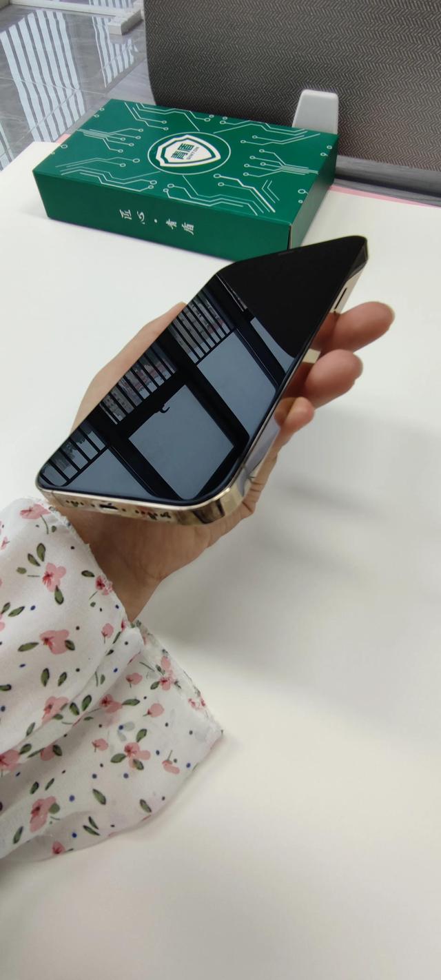 镀膜玻璃怎么钢化，镀膜钢化玻璃是什么意思（max手机保护贴膜钢化膜）