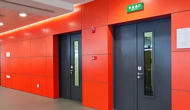 安全出口指示牌离地面多高，安全出口标志距离地面多高（宾馆、酒店消防安全知识）