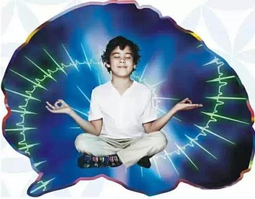 如何开发孩子的右脑潜能，怎样开发孩子的大脑潜能（如何巧妙开发宝宝的右脑潜能）