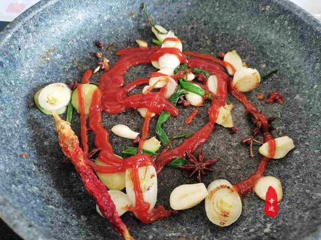 酥鱼的做法和配料，酥鱼的做法和配料炸鱼起（鱼刺变得绵软不必吐剌了）