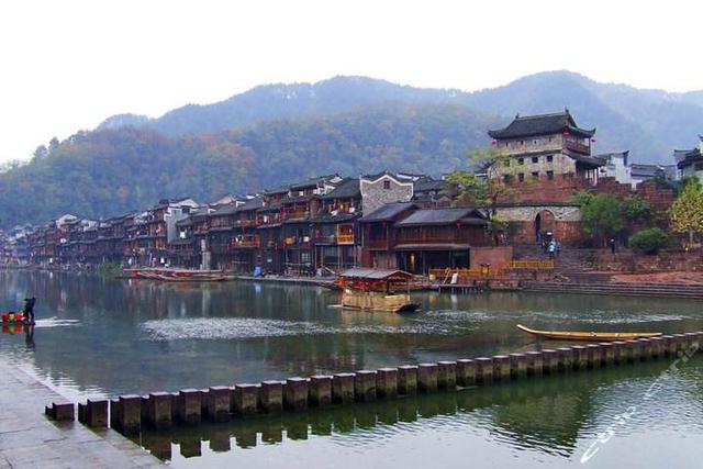 凤凰古城在哪里，凤凰古城在湖南哪个市（仙剑奇侠传取景地——古风韵味凤凰古城）