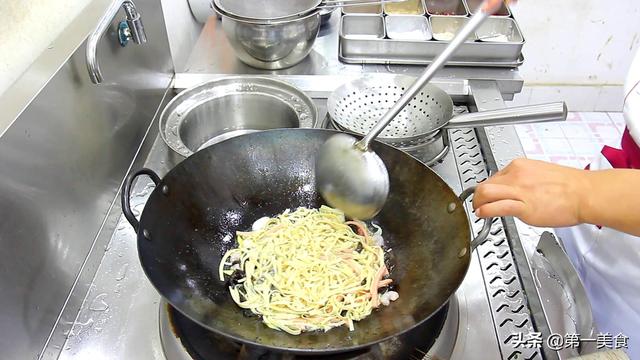 千张的做法大全家常菜，素煮千张的家常做法（厨师长教你：千张的创新做法）