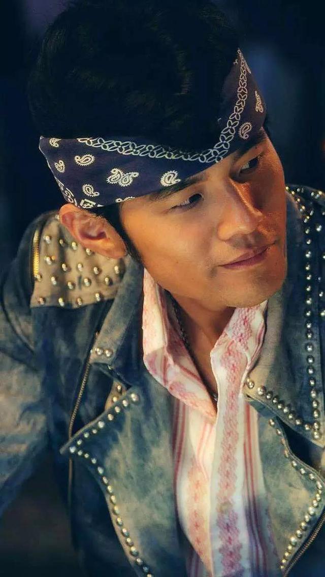 周杰伦高清图片，周杰伦照片（周杰伦高清壁纸：我不曾等雨停）