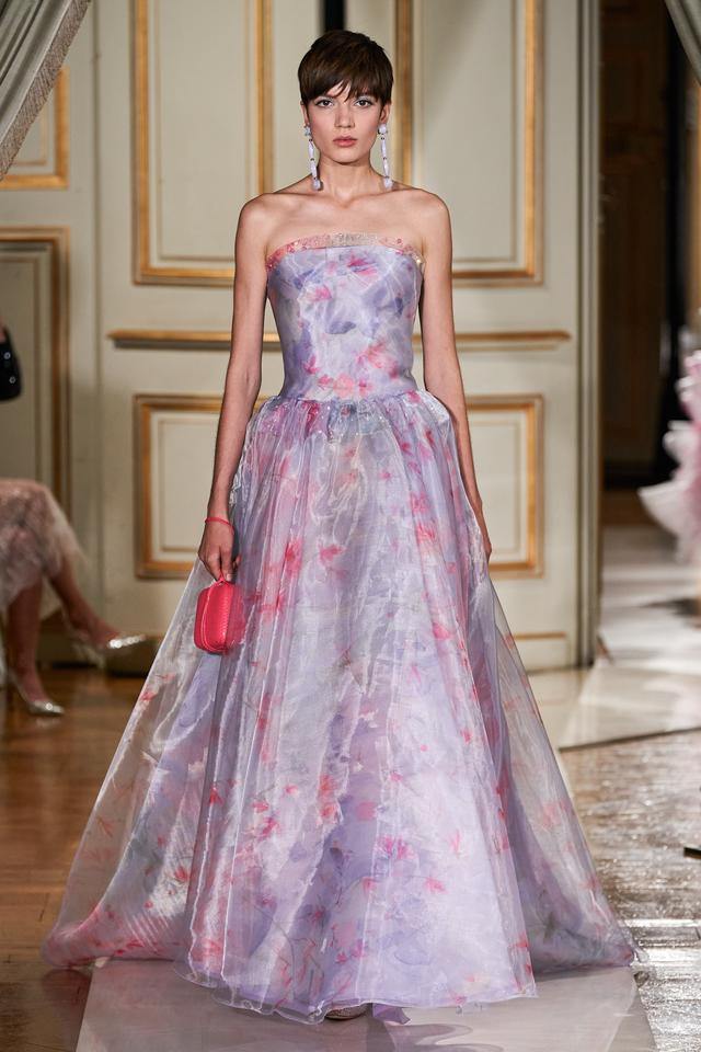 阿玛尼衣服什么档次，阿玛尼服饰什么档次（Privé2021秋季高定女装）