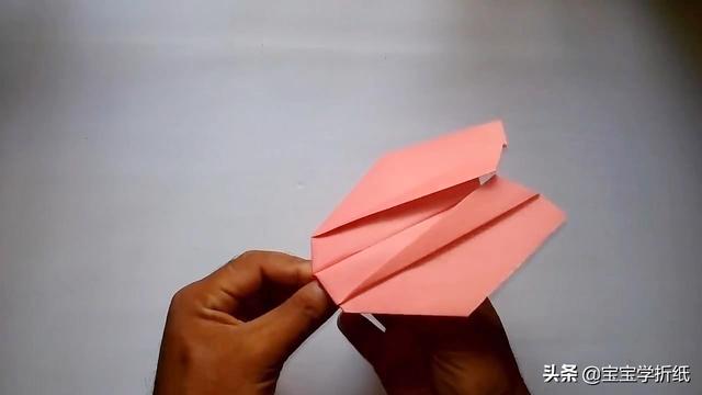 手工飞机怎么做，手工飞机的制作方法（用普通纸做折纸飞机玩具）