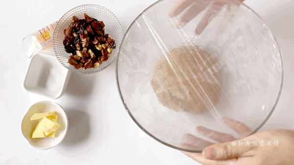 果子面包的做法，水果面包的各种做法（低糖低油的全麦坚果餐包）