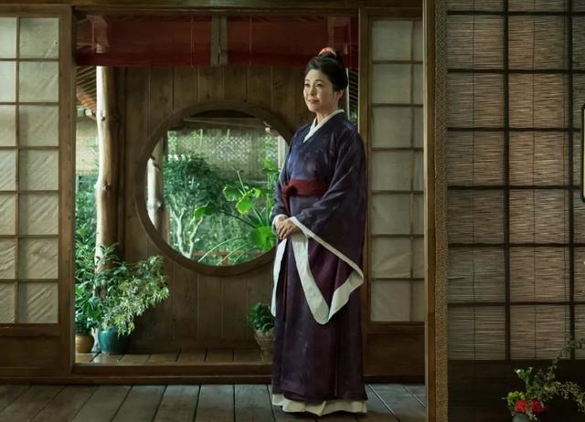 还君明珠双泪垂 恨不相逢未嫁时，恨不相逢未嫁时。全诗翻译赏析及作者出处（唐朝隐喻最深的一首诗）