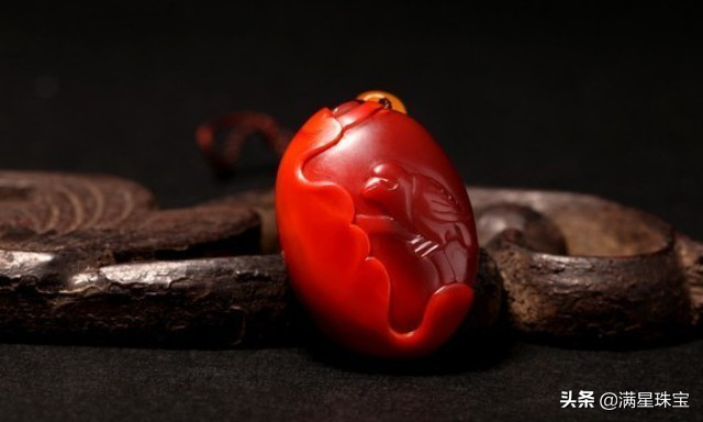 玛瑙的鉴别教你如何更快的区分，玛瑙的鉴别教你如何更快的区分真假（辨别玛瑙真假的这些技巧）