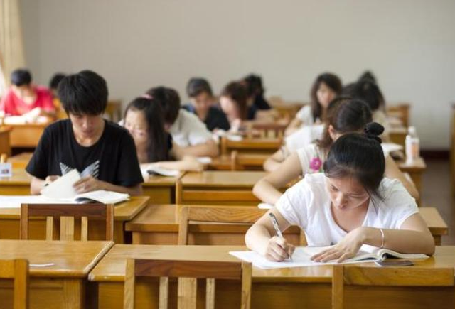 重修会记入档案吗，挂科重修会记录档案吗（若出现挂科重修会被记入档案里吗）