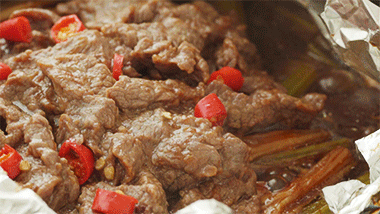 锡纸用哪一面接触食物，锡纸用哪一面接触食物的图片（给你变出宝藏牛肉料理）