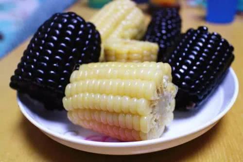 糯玉米和甜玉米哪个热量高，一根糯玉米和一碗米饭的热量（减肥跟糖尿病人群应该选哪种）