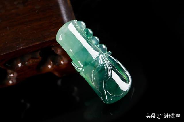 玉坠配什么链子好，绿色玉坠配什么链子好（原来张继科佩戴的冷门翡翠是它）