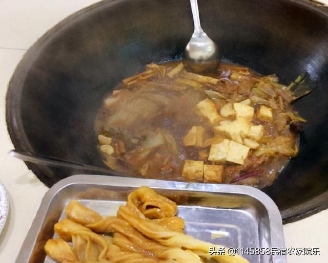 农家炖鱼，东北炖鱼的家常做法（蓟县增塬传统农家铁锅炖鱼）