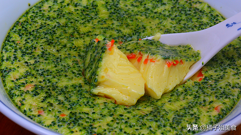 圖片[5]-雞蛋羹做法 學(xué)會(huì)這3個(gè)技巧 雞蛋嫩滑無(wú)氣孔-起舞食譜網(wǎng)