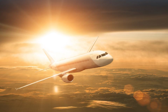 飞机重量是多少吨，飞机载重量是50什么（为什么民航客机重达几十吨）