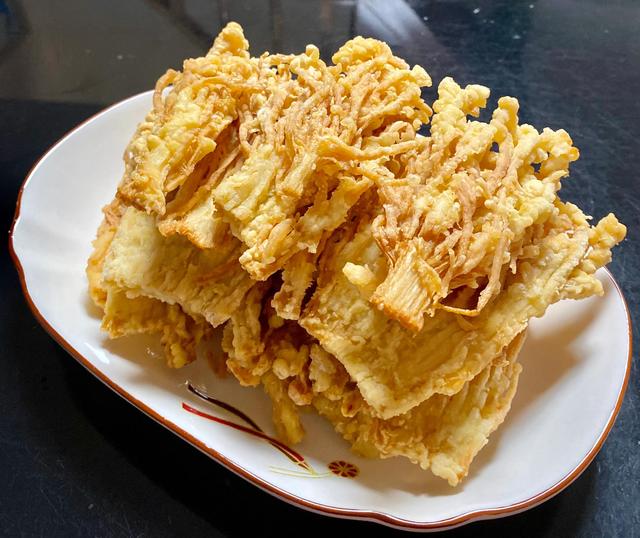 金針菇怎麼炒著吃,金針菇怎麼炒好吃(金針菇這樣炸著吃)