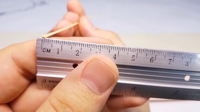 简易飞机模型制作，100个简单的科技小制作_100个简单的科技小制作视频_100个简单的科技小制作不倒翁（用竹蜻蜓原理做一个简易飞机）