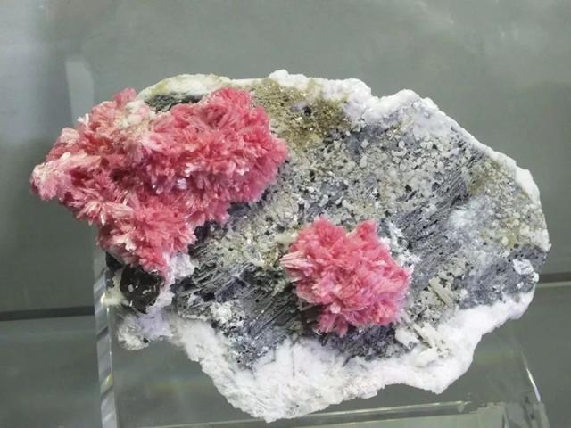 正向抽空四角锥网架，四方锥的杂化类型（假期出游如何鉴定矿物）