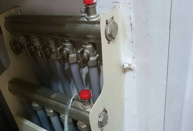 地暖不热怎么放水图解，地暖不热怎么放水才能热视频（地暖放水半天温度不回升）