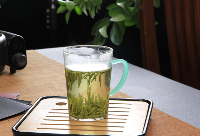 钠钙玻璃杯能倒开水吗，钠钙玻璃杯能倒冰水吗（为什么价格差距这么大）