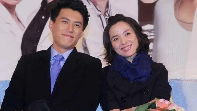 靳东第一任老婆个人简历，靳东的前妻叫什么名字（国家一级演员靳东的低调情史）