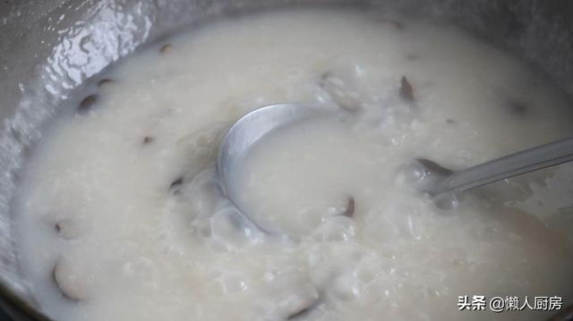 生蚝肉怎么做好吃，不加壳的生蚝怎么吃（这个季节的生蚝肥美）