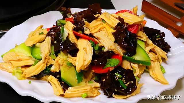 正确泡发干腐竹的方法，最忌直接丢在水里就泡