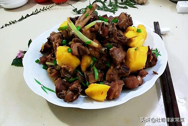 菠萝鸭的做法，菠萝鸭的做法视频（家常菜之菠萝鸭肉）