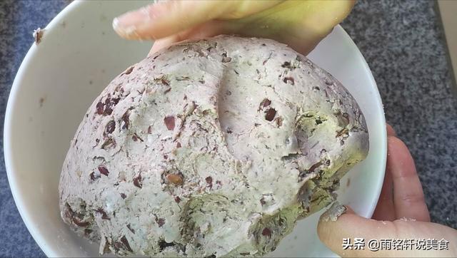 制作红豆糯米糕的方法，原来红豆糯米糕做法这么简单