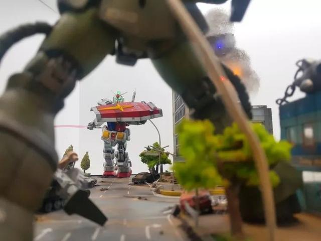 扎古和高达区别，高达扎古是什么梗（佳作：白色恶魔vs扎古）